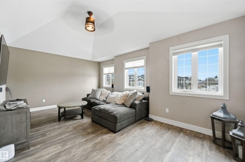 6477 Elston Loop, Edmonton, AB - Indoor Photo Showing Living Room
