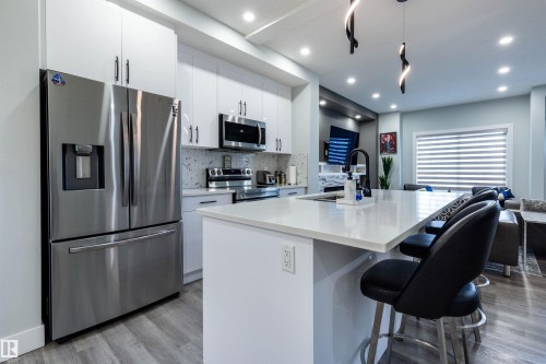 73 230 Edgemont Road, Edmonton, AB - Indoor Photo Showing Kitchen With Double Sink With Upgraded Kitchen