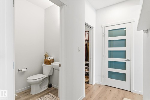 20031 26 Avenue, Edmonton, AB - Indoor Photo Showing Bathroom
