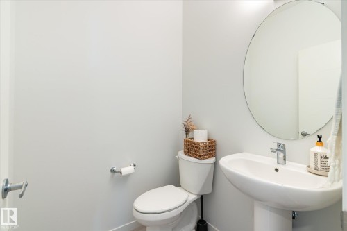 20031 26 Avenue, Edmonton, AB - Indoor Photo Showing Bathroom