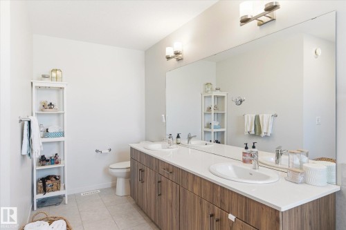 20031 26 Avenue, Edmonton, AB - Indoor Photo Showing Bathroom