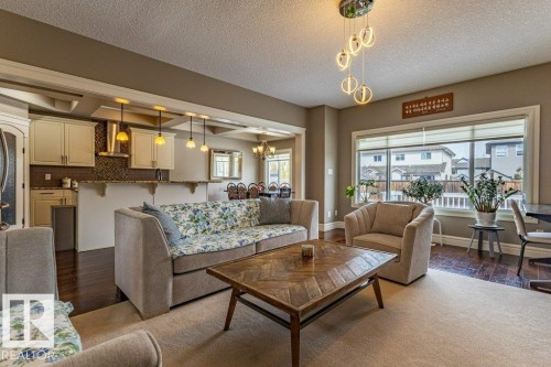11408 15 Avenue Sw, Edmonton, AB - Indoor Photo Showing Living Room