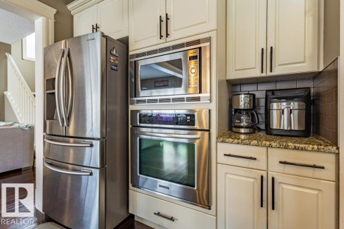 11408 15 Avenue Sw, Edmonton, AB - Indoor Photo Showing Kitchen