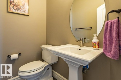 11408 15 Avenue Sw, Edmonton, AB - Indoor Photo Showing Bathroom