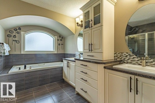 11408 15 Avenue Sw, Edmonton, AB - Indoor Photo Showing Bathroom