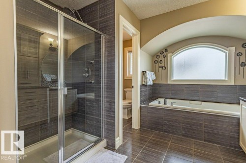 11408 15 Avenue Sw, Edmonton, AB - Indoor Photo Showing Bathroom