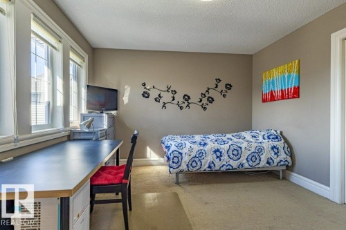 11408 15 Avenue Sw, Edmonton, AB - Indoor Photo Showing Bedroom
