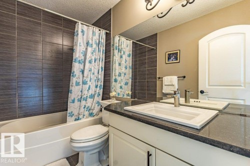 11408 15 Avenue Sw, Edmonton, AB - Indoor Photo Showing Bathroom