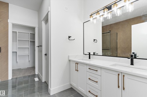 220 Edgemont Green, Edmonton, AB - Indoor Photo Showing Bathroom