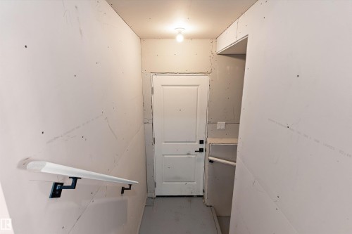 220 Edgemont Green, Edmonton, AB - Indoor Photo Showing Other Room