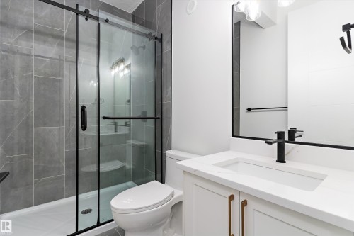 220 Edgemont Green, Edmonton, AB - Indoor Photo Showing Bathroom