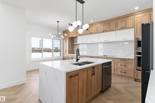 220 Edgemont Green, Edmonton, AB - Indoor Photo Showing Kitchen With Double Sink With Upgraded Kitchen