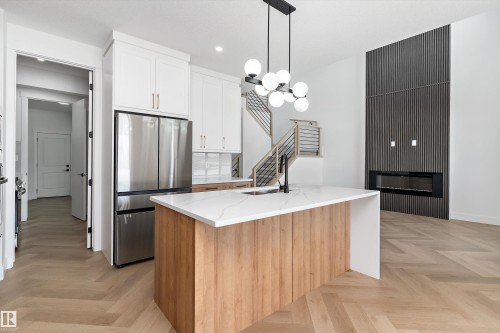 220 Edgemont Green, Edmonton, AB - Indoor Photo Showing Kitchen
