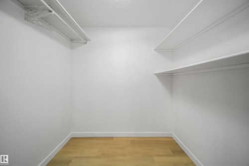 3293 139 Avenue, Edmonton, AB - Indoor With Storage