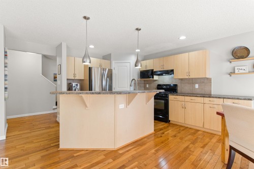 1849 Holman Crescent, Edmonton, AB - Indoor Photo Showing Kitchen With Upgraded Kitchen