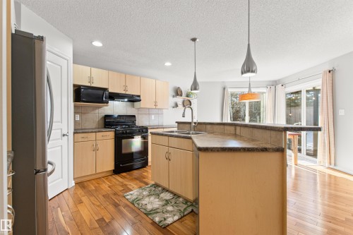 1849 Holman Crescent, Edmonton, AB - Indoor Photo Showing Kitchen