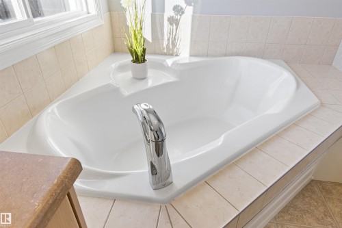 1849 Holman Crescent, Edmonton, AB - Indoor Photo Showing Bathroom