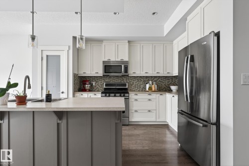 9708 220 Street, Edmonton, AB - Indoor Photo Showing Kitchen With Upgraded Kitchen
