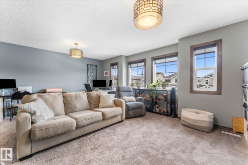 4 Hewitt Circle, Spruce Grove, AB - Indoor Photo Showing Living Room