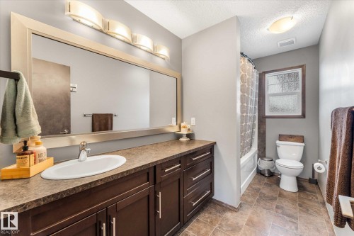 4 Hewitt Circle, Spruce Grove, AB - Indoor Photo Showing Bathroom