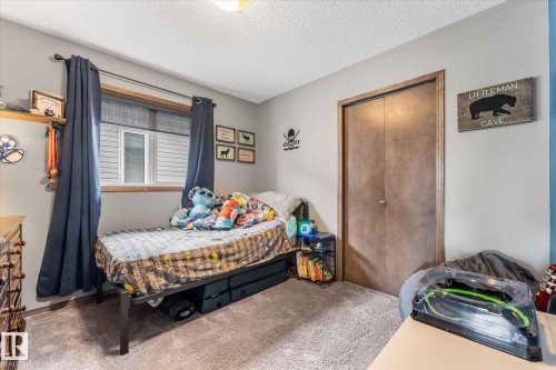 4 Hewitt Circle, Spruce Grove, AB - Indoor Photo Showing Bedroom