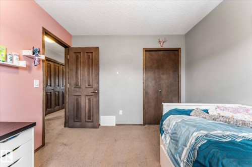 4 Hewitt Circle, Spruce Grove, AB - Indoor Photo Showing Bedroom