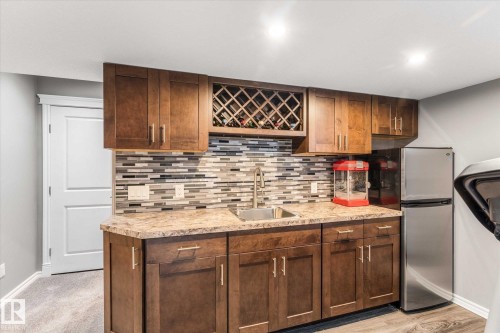 4 Hewitt Circle, Spruce Grove, AB - Indoor Photo Showing Kitchen