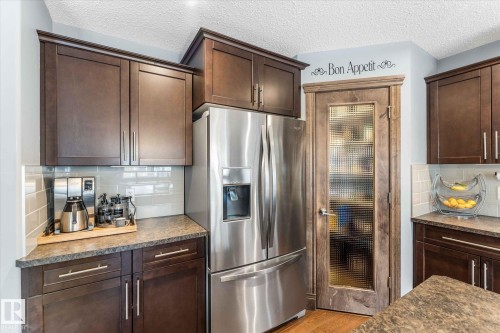 4 Hewitt Circle, Spruce Grove, AB - Indoor Photo Showing Kitchen