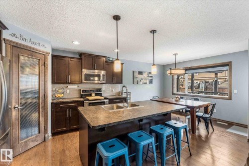 4 Hewitt Circle, Spruce Grove, AB - Indoor Photo Showing Kitchen