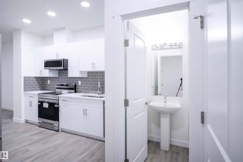 53 7110 Keswick Common Sw, Edmonton, AB - Indoor Photo Showing Kitchen