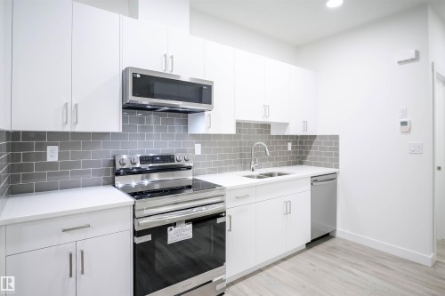 53 7110 Keswick Common Sw, Edmonton, AB - Indoor Photo Showing Kitchen With Double Sink With Upgraded Kitchen