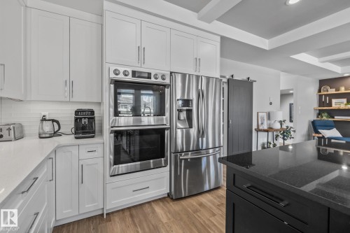 25 Enchanted Way, St. Albert, AB - Indoor Photo Showing Kitchen With Upgraded Kitchen