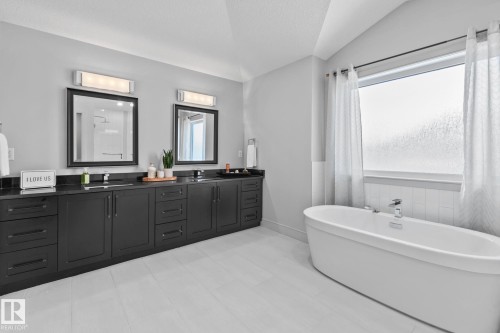 25 Enchanted Way, St. Albert, AB - Indoor Photo Showing Bathroom