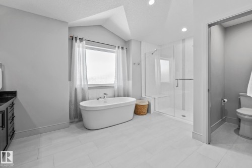 25 Enchanted Way, St. Albert, AB - Indoor Photo Showing Bathroom