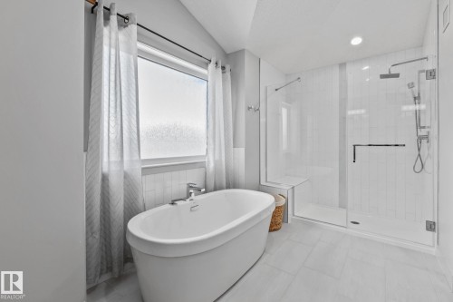 25 Enchanted Way, St. Albert, AB - Indoor Photo Showing Bathroom
