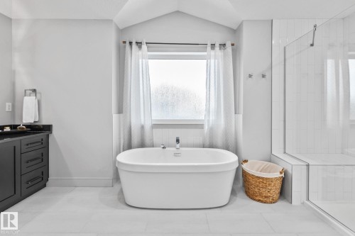 25 Enchanted Way, St. Albert, AB - Indoor Photo Showing Bathroom