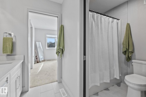 25 Enchanted Way, St. Albert, AB - Indoor Photo Showing Bathroom