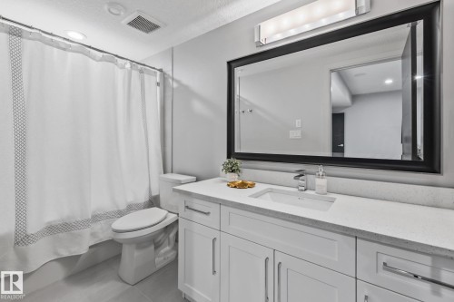 25 Enchanted Way, St. Albert, AB - Indoor Photo Showing Bathroom