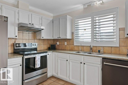 7 Murray Crescent, St. Albert, AB - Indoor Photo Showing Kitchen With Double Sink