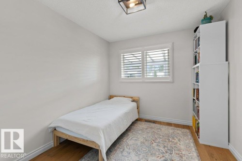 7 Murray Crescent, St. Albert, AB - Indoor Photo Showing Bedroom