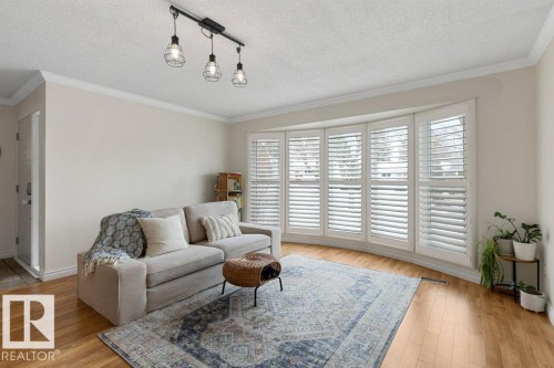 7 Murray Crescent, St. Albert, AB - Indoor Photo Showing Living Room