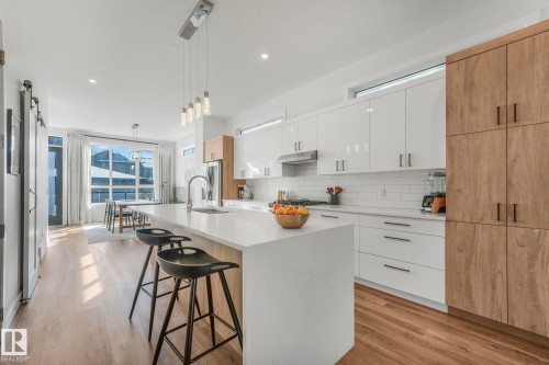 8319 80 Avenue, Edmonton, AB - Indoor Photo Showing Kitchen With Upgraded Kitchen
