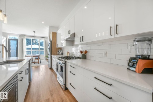 8319 80 Avenue, Edmonton, AB - Indoor Photo Showing Kitchen With Upgraded Kitchen
