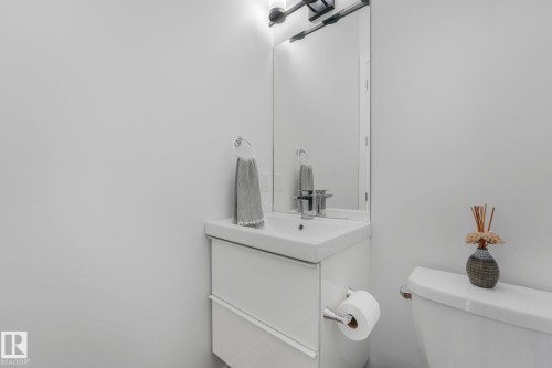 8319 80 Avenue, Edmonton, AB - Indoor Photo Showing Bathroom