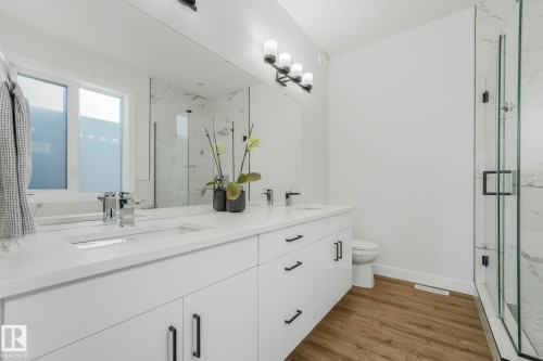 8319 80 Avenue, Edmonton, AB - Indoor Photo Showing Bathroom