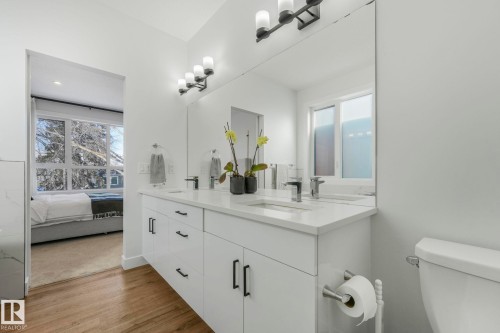8319 80 Avenue, Edmonton, AB - Indoor Photo Showing Bathroom