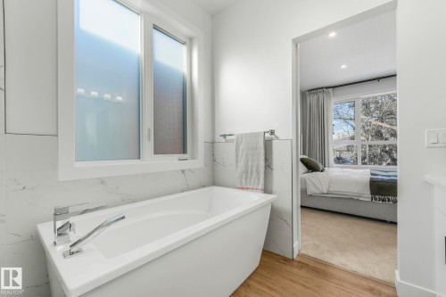 8319 80 Avenue, Edmonton, AB - Indoor Photo Showing Bathroom