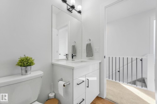 8319 80 Avenue, Edmonton, AB - Indoor Photo Showing Bathroom