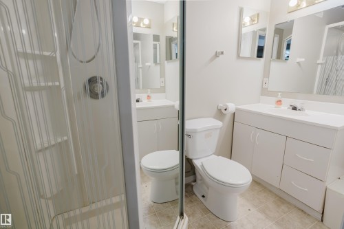 14632 95 Avenue, Edmonton, AB - Indoor Photo Showing Bathroom