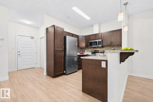 125 304 Ambleside Link Link, Edmonton, AB - Indoor Photo Showing Kitchen